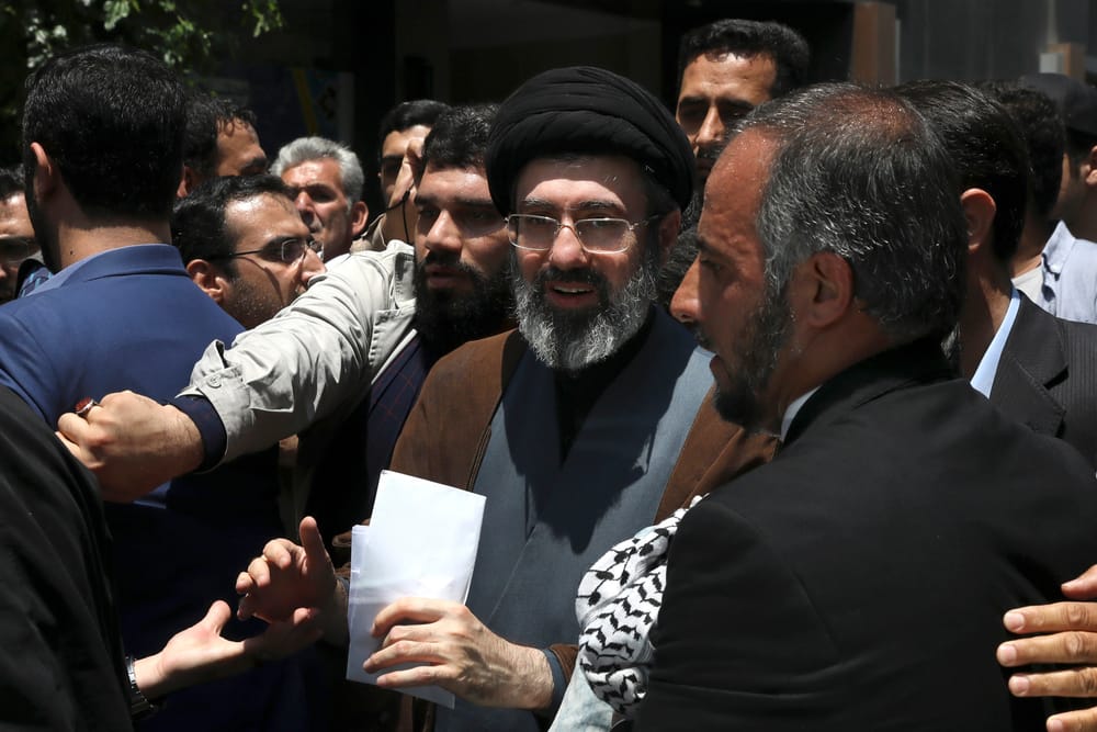 Mojtaba Khamenei, filho do falecido líder supremo do Irã, é nomeado seu sucessor