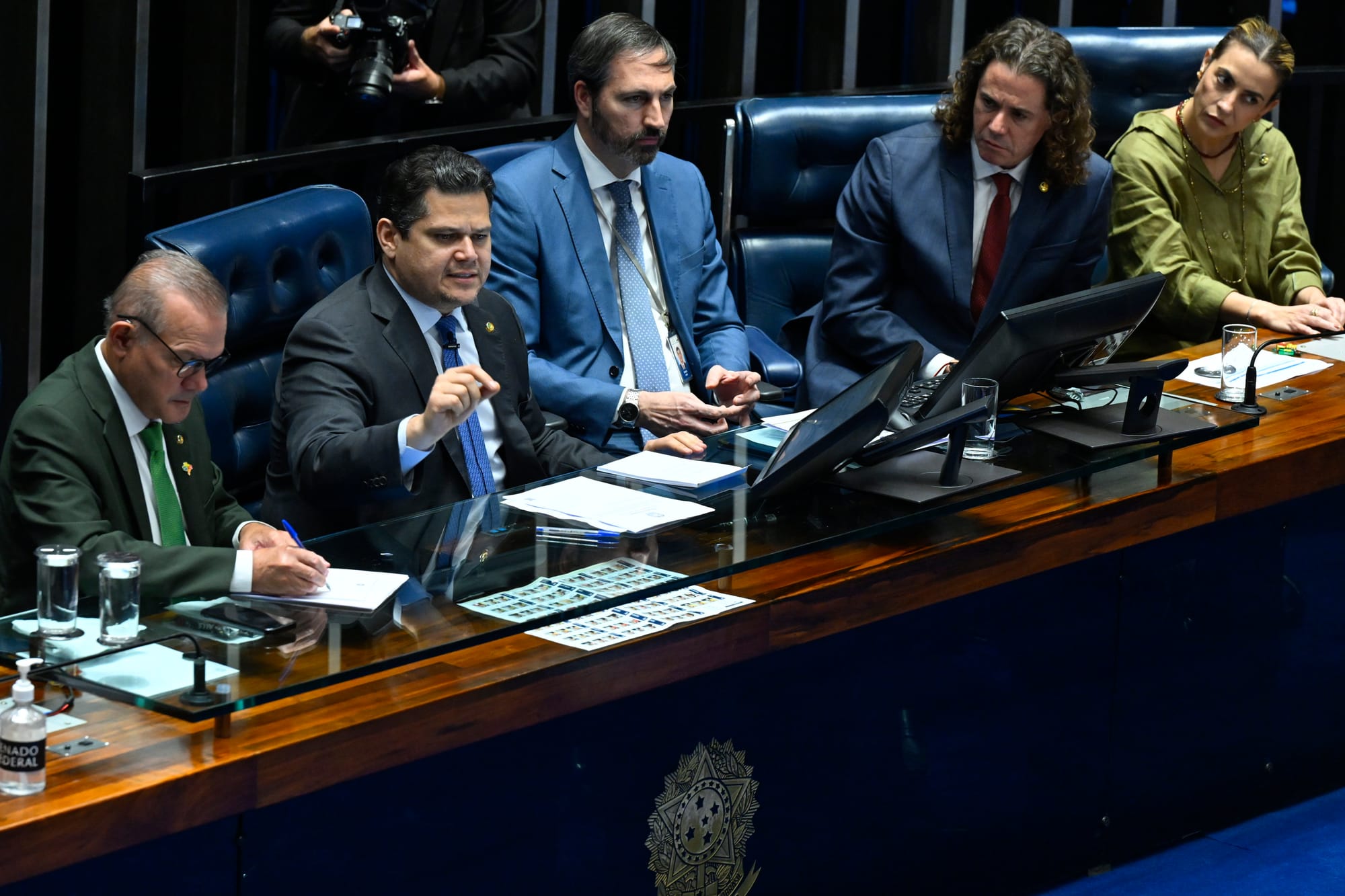 Em colisão com o governo, Alcolumbre pauta no Senado a indicação de Messias ao STF