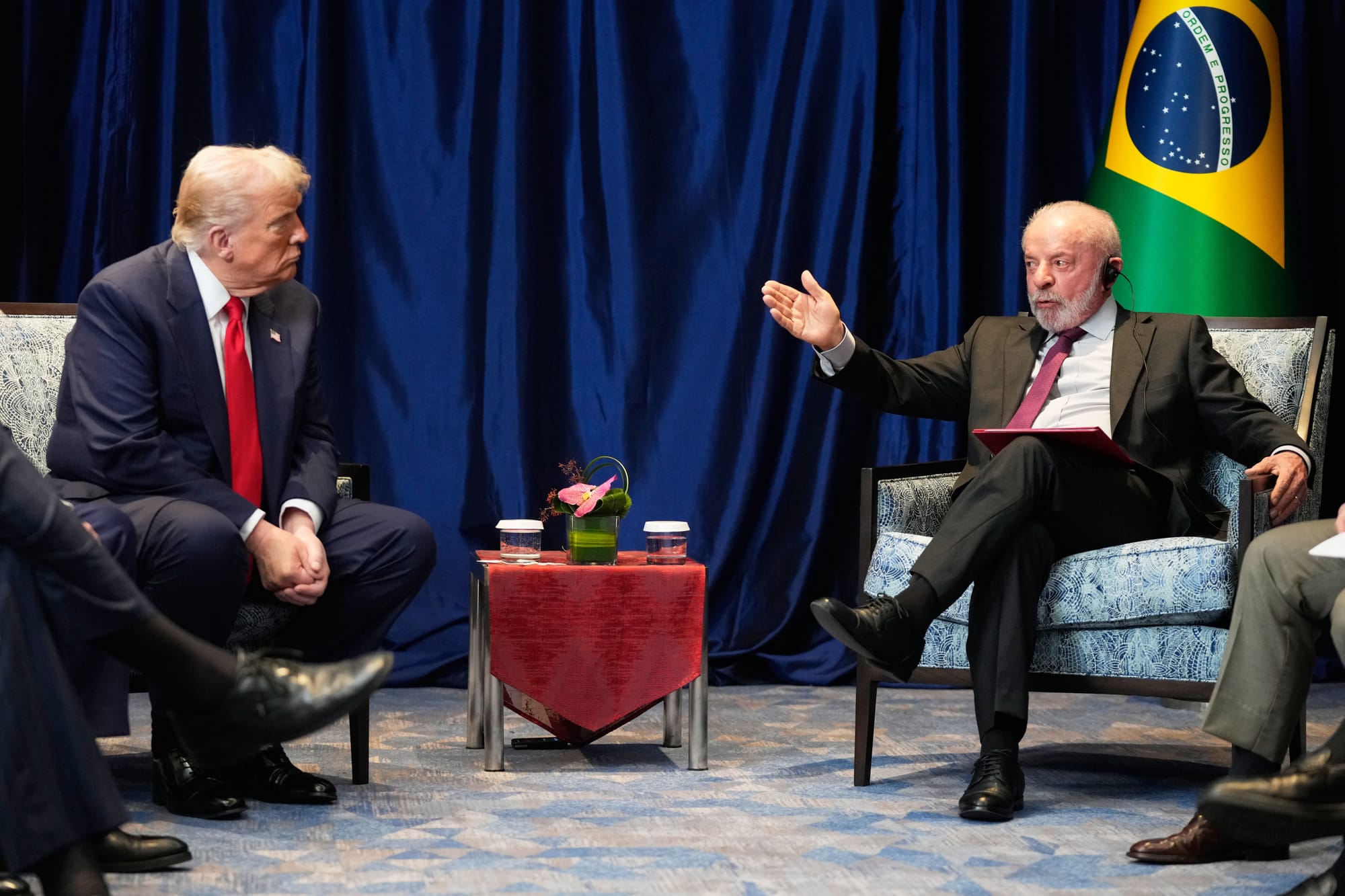 Lula e Trump conversam por 50 minutos pelo telefone