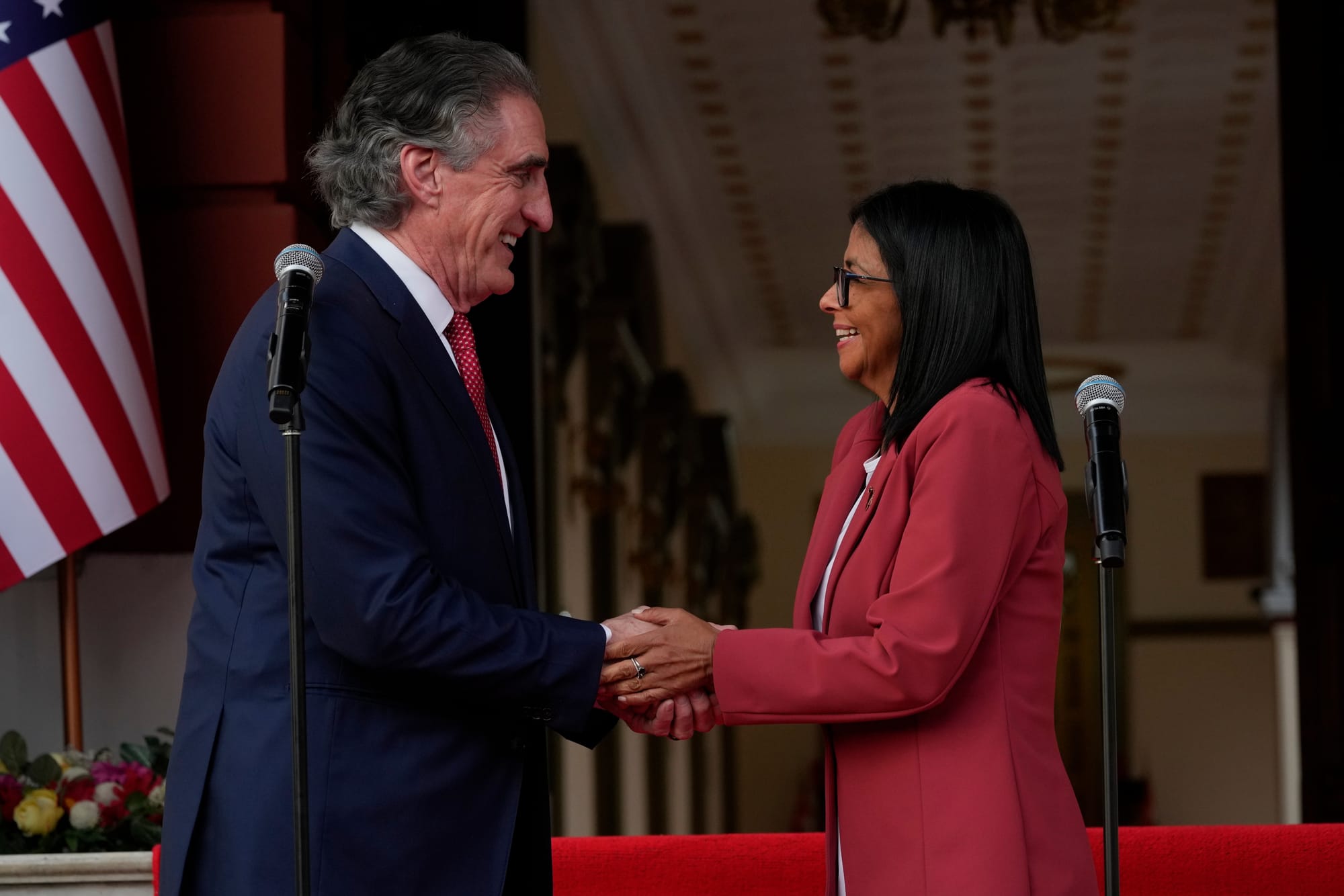 Estados Unidos e Venezuela concordam em restabelecer relações diplomáticas