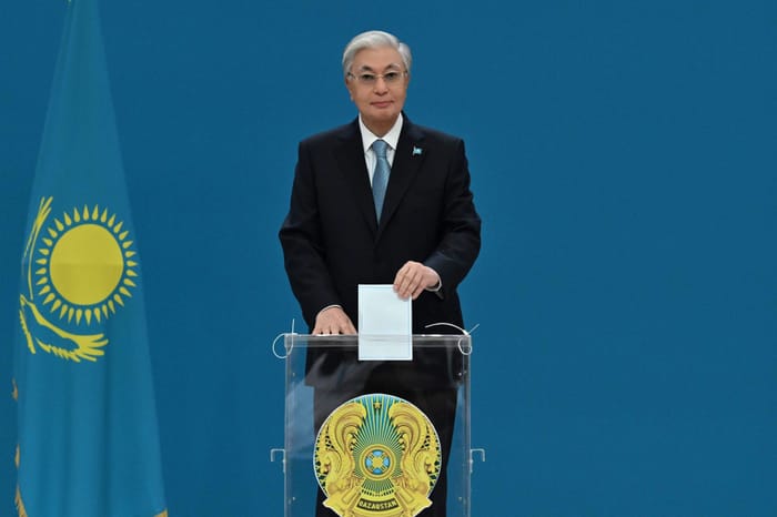 Cazaquistão vota em eleição parlamentar que deve reforçar o controle do presidente sobre o poder