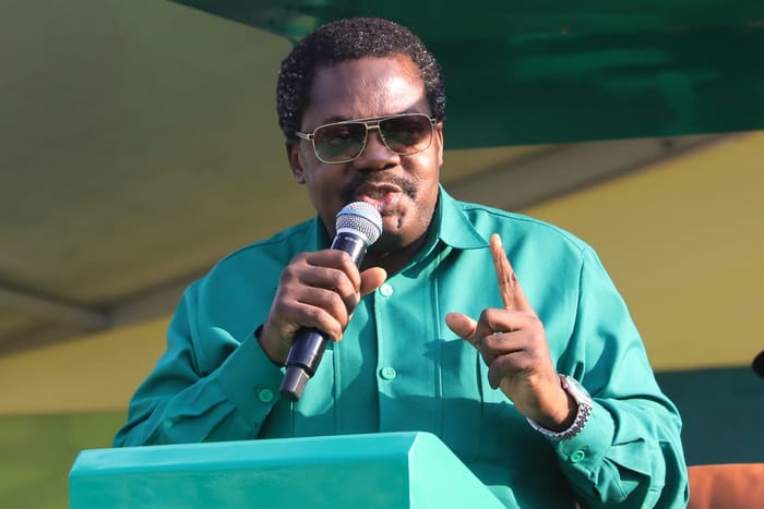Vice-presidente da Tanzânia que renunciou é expulso do partido governista